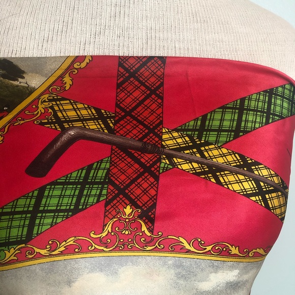 Fox Hunt Pattern Scarf - Picture 4 of 8